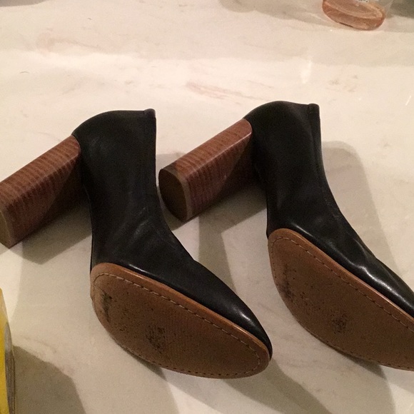 Clark’s size 9.5 in Black. Soft as Butter - Picture 4 of 8